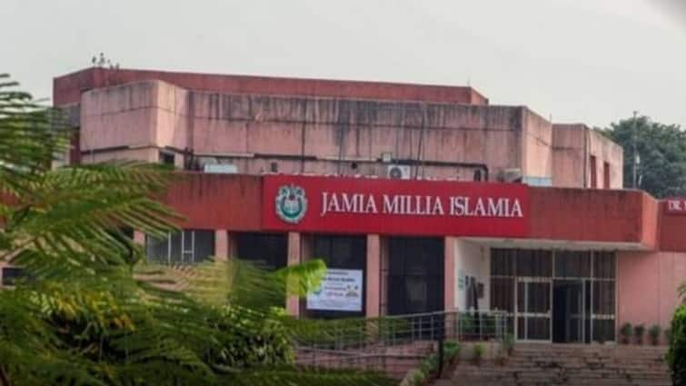 Jamia Millia Islamia repeat previous years CAT exam questions in MBA entrance exam