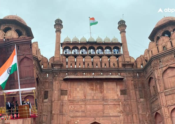 Indian PM hoists the tricolor at the Red Fort on…