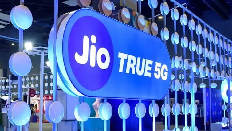 Reliance Jio prepaid plan with daily 2.5GB internet data unlimited calling know benefits