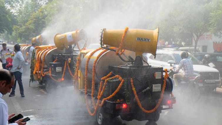 Delhi people facing difficulty in breathing Due to AQI above 300 IMD Weather Update today