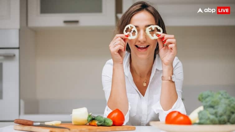 add these superfoods in your diet for healthy and good eyesight