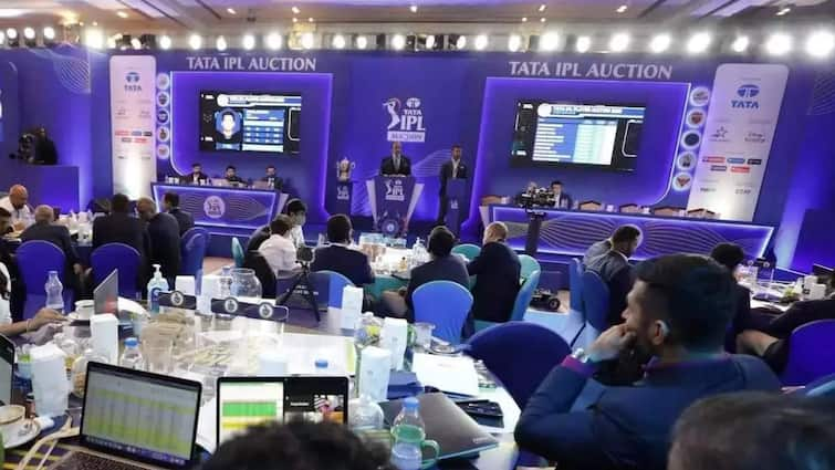 ipl 2025 mega auction date and venue saudi arabia riyadh almost confirmed auction to clash with india vs australia 1st test border gavaskar trophy