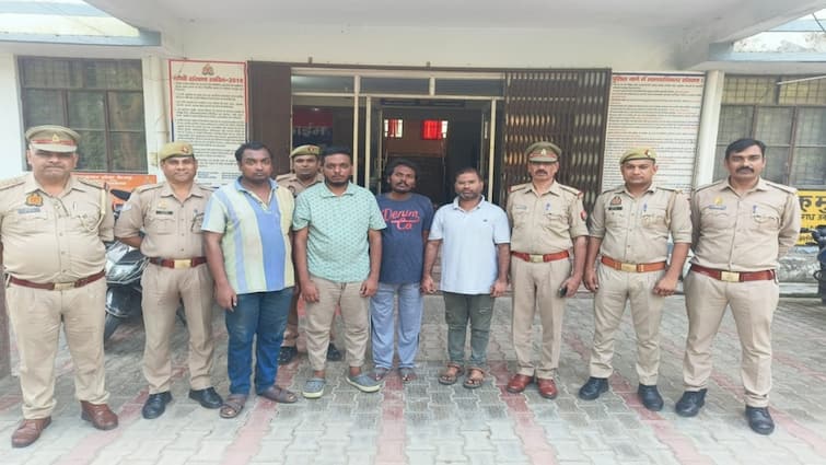 Meerut Police arrested four thugs who defrauded a retired bank employee of 1 crore 74 lakh ann