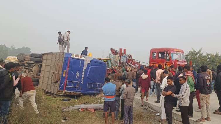 Hazaribagh Bus Accident 7 dead and more than 12 people injured in Jharkhand Road Accident ANN