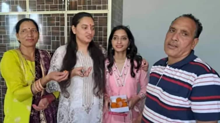 Meet IAS officer Taruna kamal who left her medical carreer to give time for preparation for UPSC Civil service exam became IAS in her first attempt