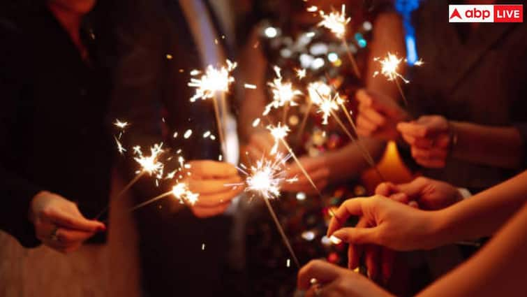 The poisonous smoke emitted from firecrackers can be dangerous for health